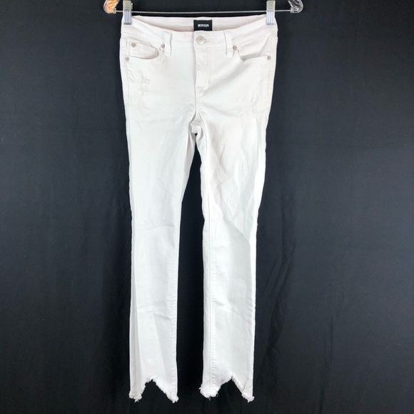 white frayed hem jeans